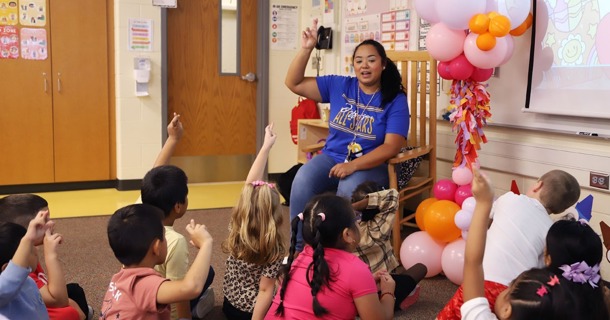 Johanna Vargas connecting with students and teaching in her 1st Grade classroom